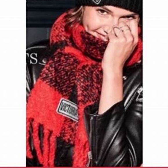 VICTORIA SECRET BUFFALO PLAID SCARF NWT - Picture 4 of 6